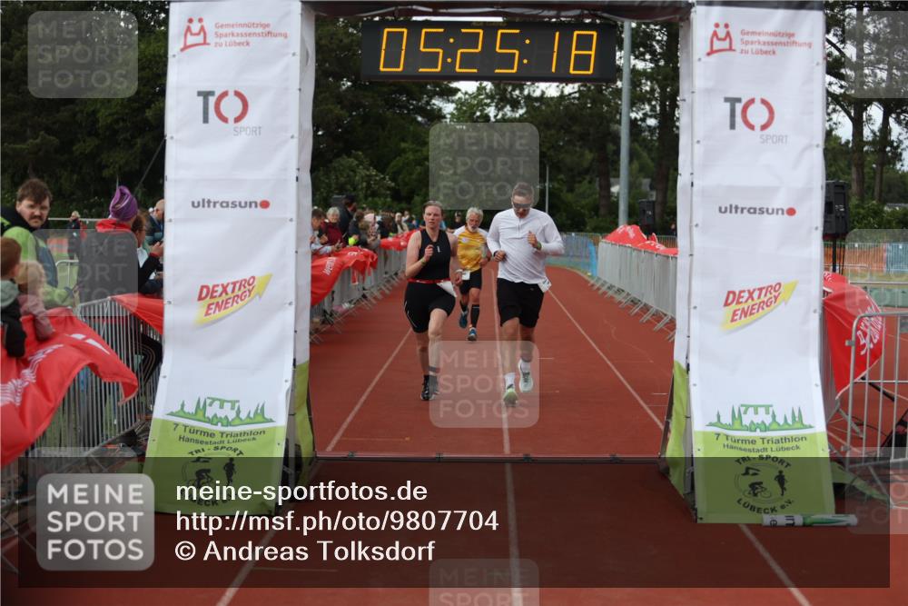 14.06.2026 - 7 Türme Triathlon Andreas Tolksdorf http://msf.ph/oto/9807704 14.06.2026 16:25:16 Ziel 970, 1323, 1460 meine-sportfotos.de