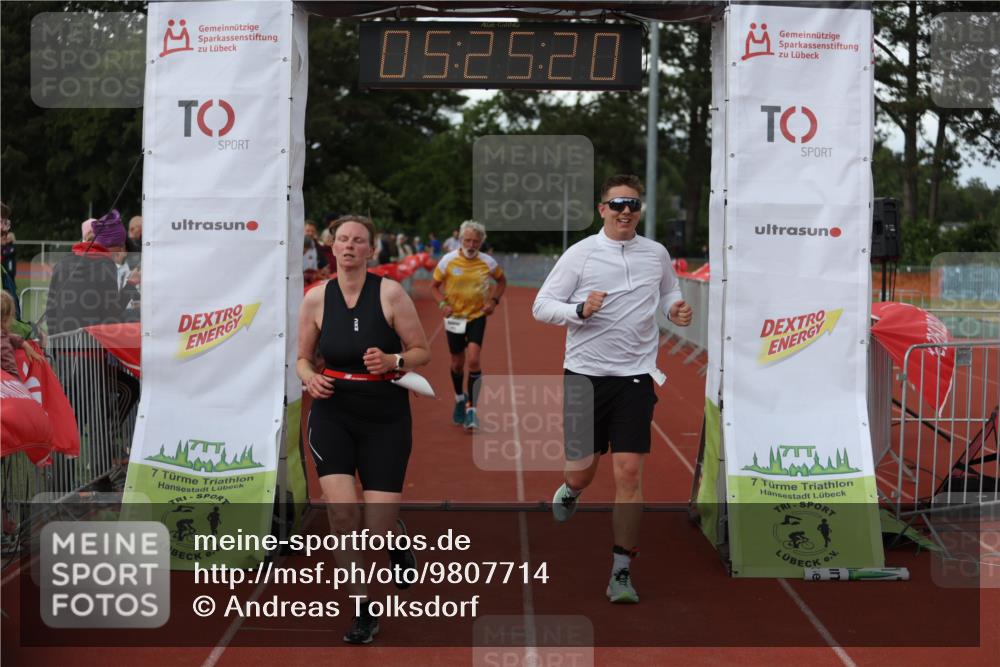 14.06.2026 - 7 Türme Triathlon Andreas Tolksdorf http://msf.ph/oto/9807714 14.06.2026 16:25:18 Ziel 970, 1323, 1460 meine-sportfotos.de