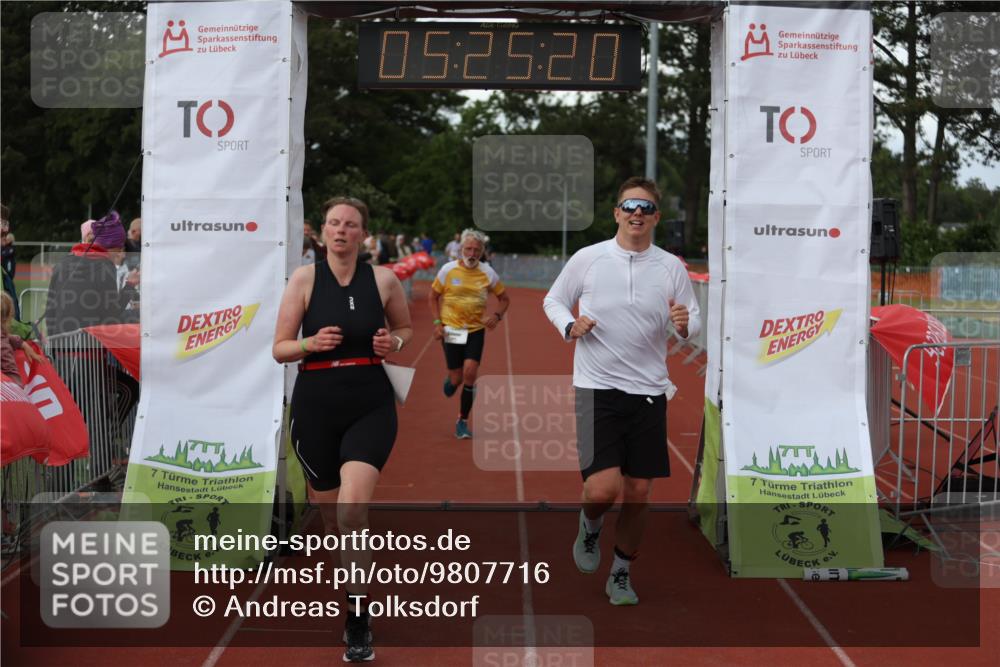 14.06.2026 - 7 Türme Triathlon Andreas Tolksdorf http://msf.ph/oto/9807716 14.06.2026 16:25:18 Ziel 970, 1323, 1460 meine-sportfotos.de