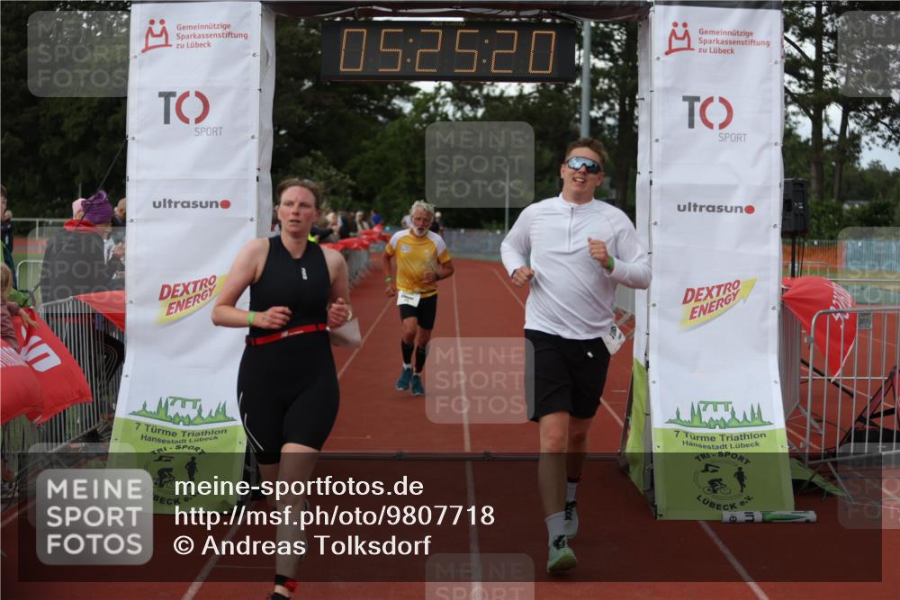 14.06.2026 - 7 Türme Triathlon Andreas Tolksdorf http://msf.ph/oto/9807718 14.06.2026 16:25:19 Ziel 970, 1323, 1460 meine-sportfotos.de