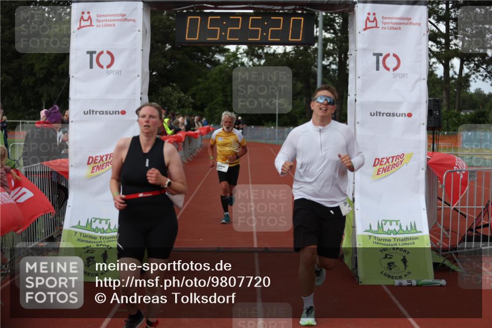 14.06.2026 - 7 Türme Triathlon Andreas Tolksdorf http://msf.ph/oto/9807720 14.06.2026 16:25:19 Ziel 970, 1323, 1460 meine-sportfotos.de
