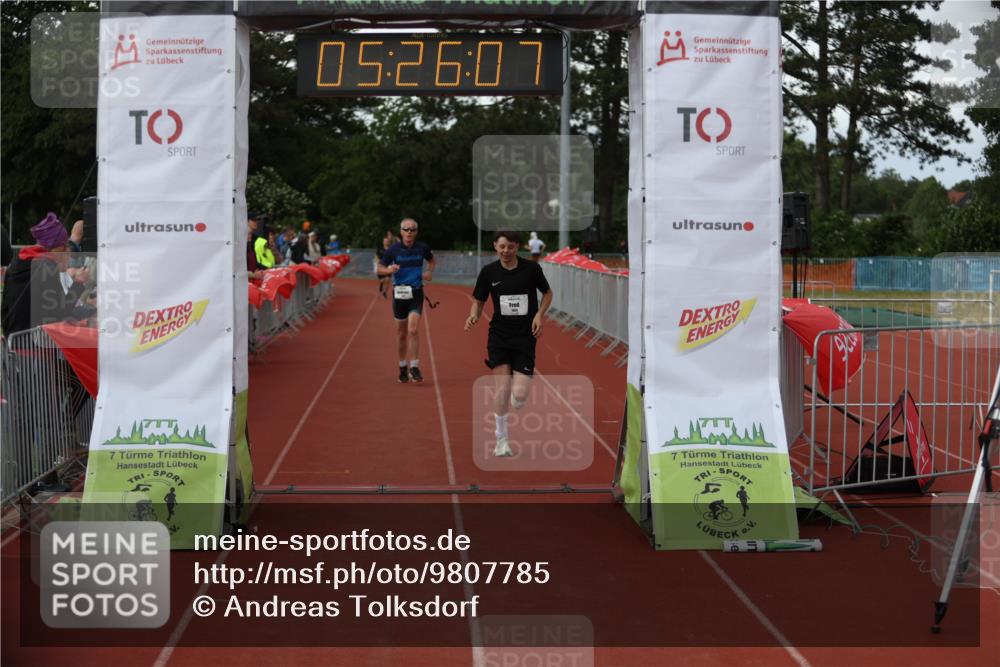 14.06.2026 - 7 Türme Triathlon Andreas Tolksdorf http://msf.ph/oto/9807785 14.06.2026 16:26:06 Ziel 1454, 1457 meine-sportfotos.de