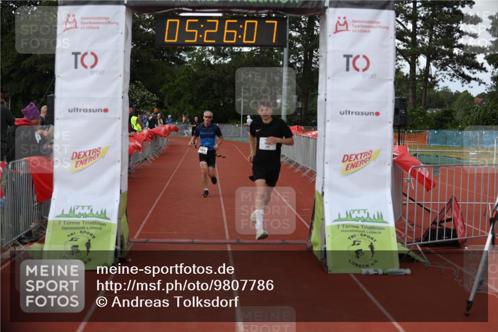 14.06.2026 - 7 Türme Triathlon Andreas Tolksdorf http://msf.ph/oto/9807786 14.06.2026 16:26:06 Ziel 1454, 1457 meine-sportfotos.de