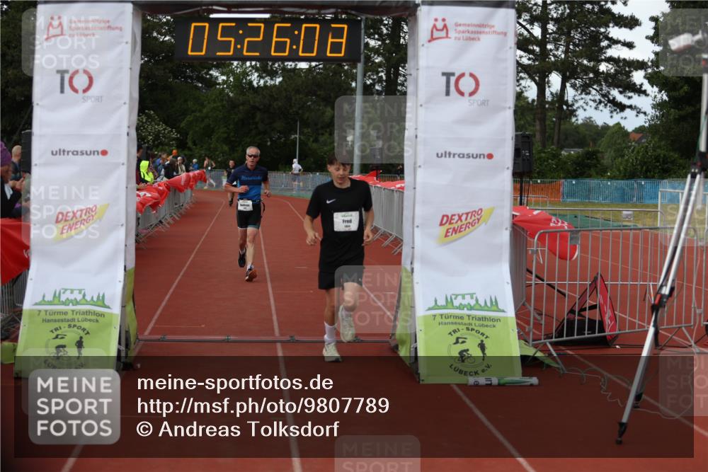 14.06.2026 - 7 Türme Triathlon Andreas Tolksdorf http://msf.ph/oto/9807789 14.06.2026 16:26:06 Ziel 1454, 1457 meine-sportfotos.de