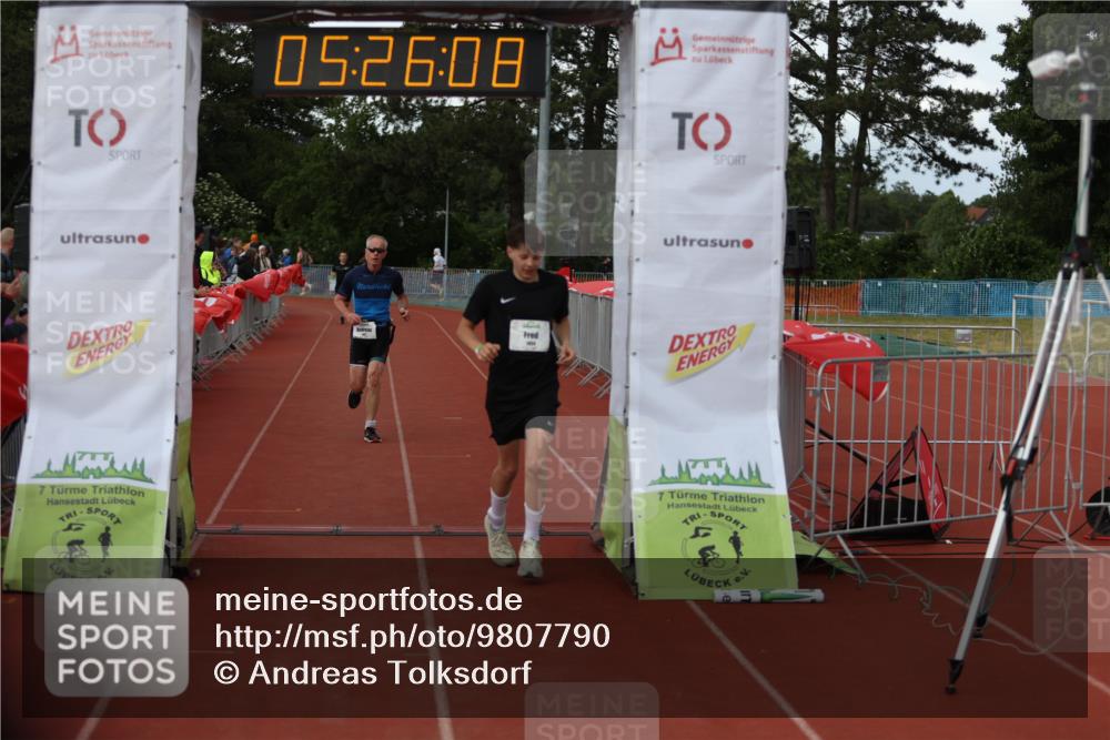 14.06.2026 - 7 Türme Triathlon Andreas Tolksdorf http://msf.ph/oto/9807790 14.06.2026 16:26:06 Ziel 1454, 1457 meine-sportfotos.de