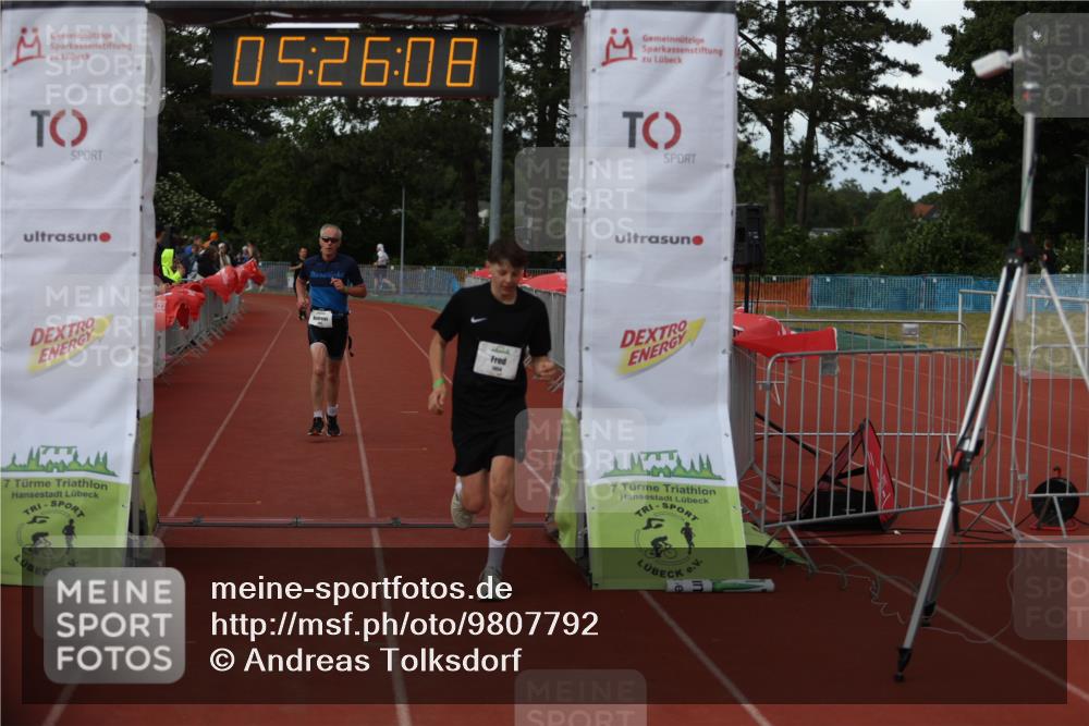 14.06.2026 - 7 Türme Triathlon Andreas Tolksdorf http://msf.ph/oto/9807792 14.06.2026 16:26:07 Ziel 1454, 1457 meine-sportfotos.de