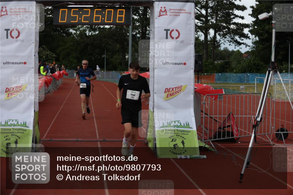 14.06.2026 - 7 Türme Triathlon Andreas Tolksdorf http://msf.ph/oto/9807793 14.06.2026 16:26:07 Ziel 1454, 1457 meine-sportfotos.de