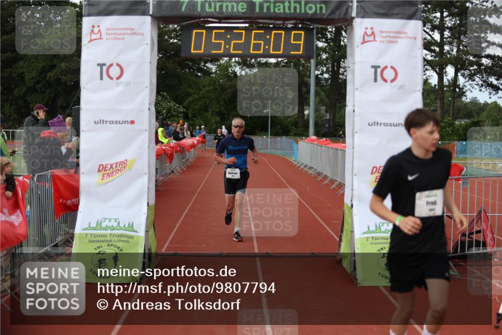 14.06.2026 - 7 Türme Triathlon Andreas Tolksdorf http://msf.ph/oto/9807794 14.06.2026 16:26:08 Ziel 1454, 1457 meine-sportfotos.de