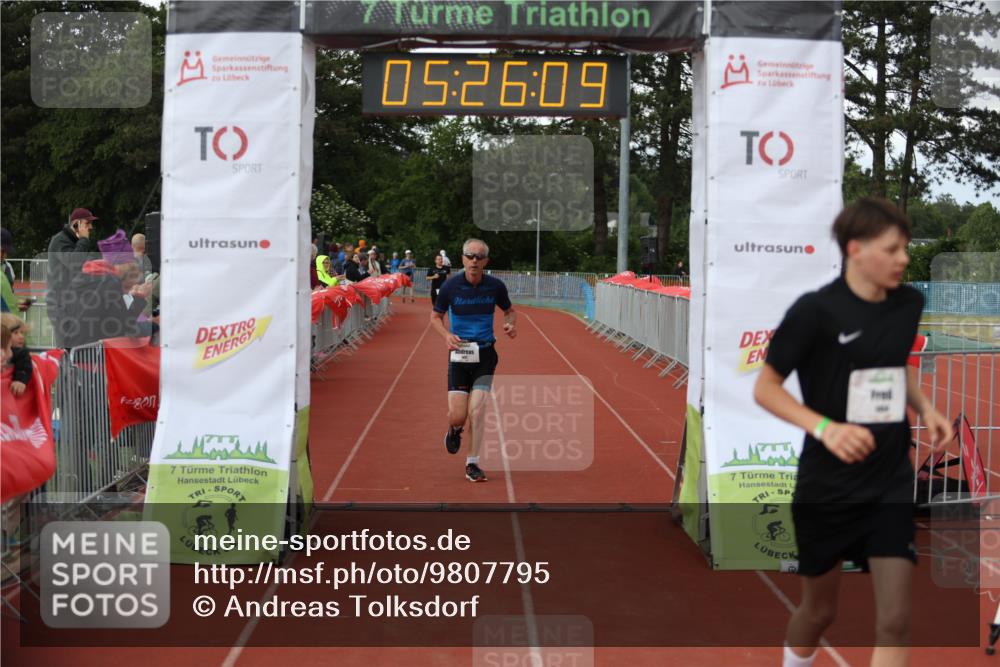 14.06.2026 - 7 Türme Triathlon Andreas Tolksdorf http://msf.ph/oto/9807795 14.06.2026 16:26:08 Ziel 1454, 1457 meine-sportfotos.de
