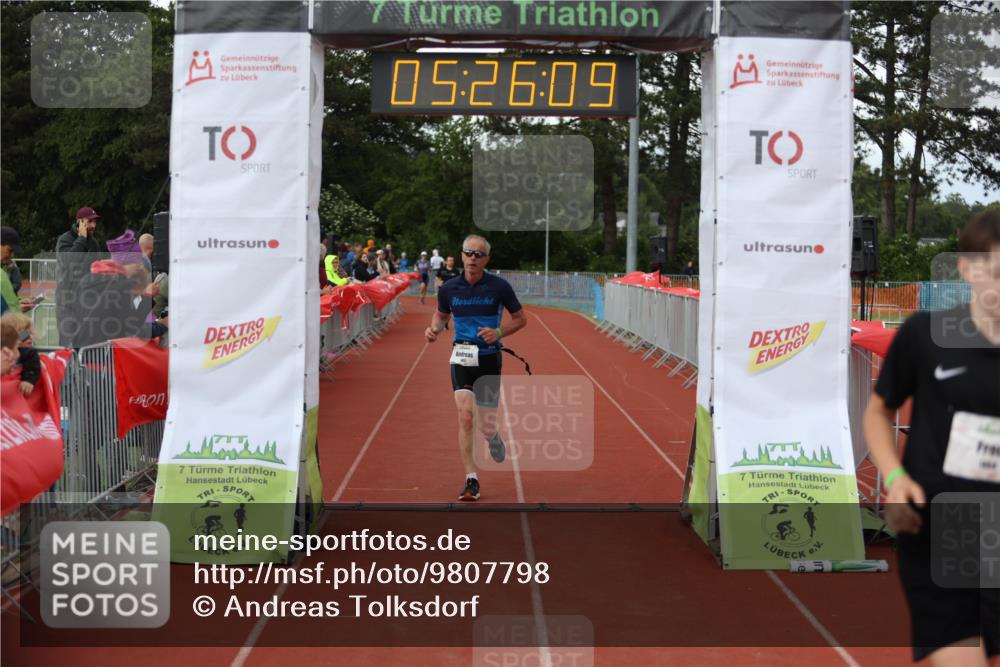 14.06.2026 - 7 Türme Triathlon Andreas Tolksdorf http://msf.ph/oto/9807798 14.06.2026 16:26:08 Ziel 1454, 1457 meine-sportfotos.de