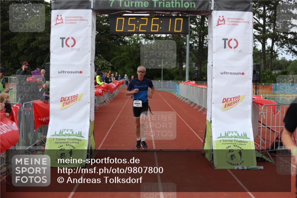 14.06.2026 - 7 Türme Triathlon Andreas Tolksdorf http://msf.ph/oto/9807800 14.06.2026 16:26:08 Ziel 1454, 1457 meine-sportfotos.de