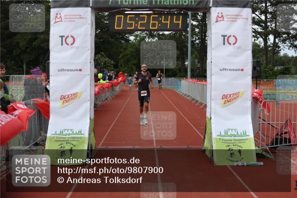 14.06.2026 - 7 Türme Triathlon Andreas Tolksdorf http://msf.ph/oto/9807900 14.06.2026 16:26:43 Ziel 695, 1775 meine-sportfotos.de