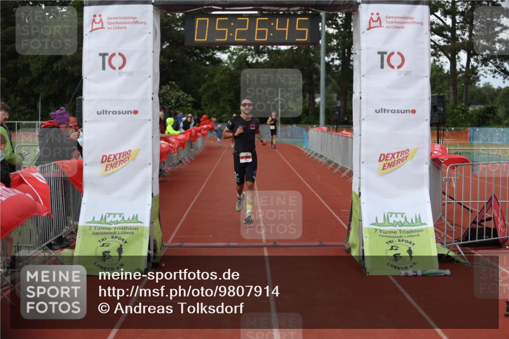 14.06.2026 - 7 Türme Triathlon Andreas Tolksdorf http://msf.ph/oto/9807914 14.06.2026 16:26:44 Ziel 695, 1775 meine-sportfotos.de