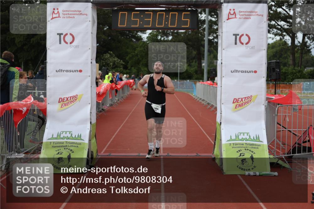 14.06.2026 - 7 Türme Triathlon Andreas Tolksdorf http://msf.ph/oto/9808304 14.06.2026 16:30:04 Ziel 698, 1329, 1485 meine-sportfotos.de