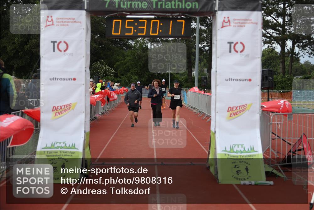 14.06.2026 - 7 Türme Triathlon Andreas Tolksdorf http://msf.ph/oto/9808316 14.06.2026 16:30:16 Ziel 880, 1796 meine-sportfotos.de