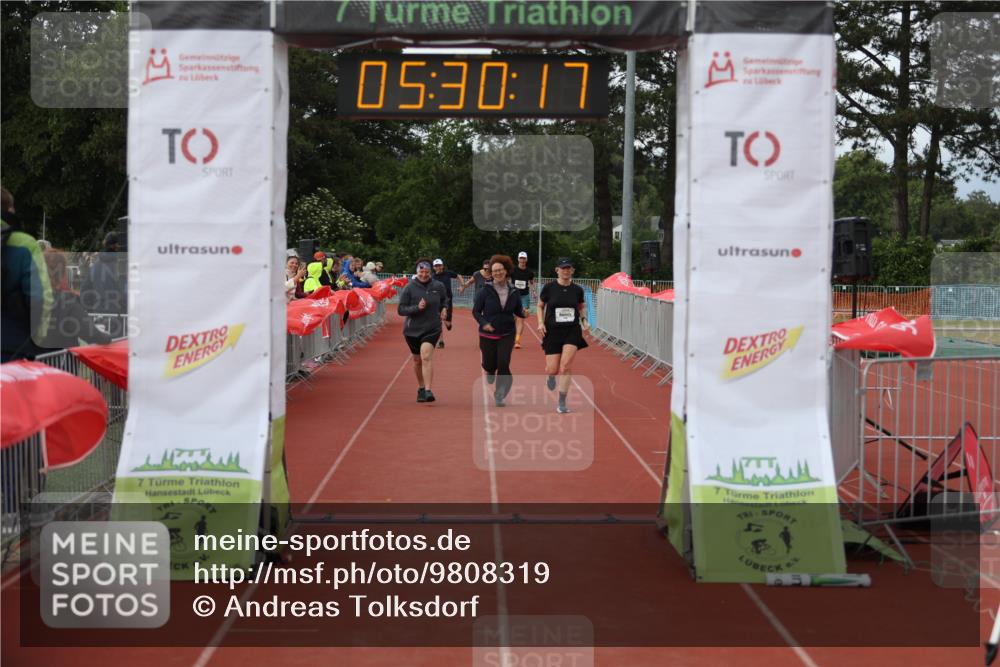 14.06.2026 - 7 Türme Triathlon Andreas Tolksdorf http://msf.ph/oto/9808319 14.06.2026 16:30:17 Ziel 880, 1796 meine-sportfotos.de