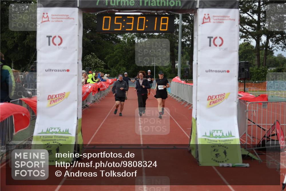 14.06.2026 - 7 Türme Triathlon Andreas Tolksdorf http://msf.ph/oto/9808324 14.06.2026 16:30:17 Ziel 880, 1796 meine-sportfotos.de
