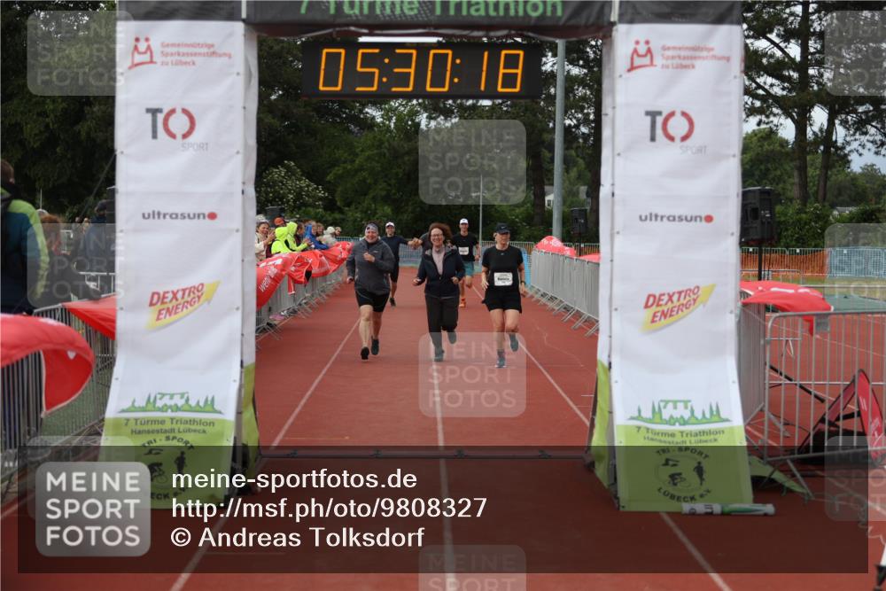 14.06.2026 - 7 Türme Triathlon Andreas Tolksdorf http://msf.ph/oto/9808327 14.06.2026 16:30:17 Ziel 880, 1796 meine-sportfotos.de