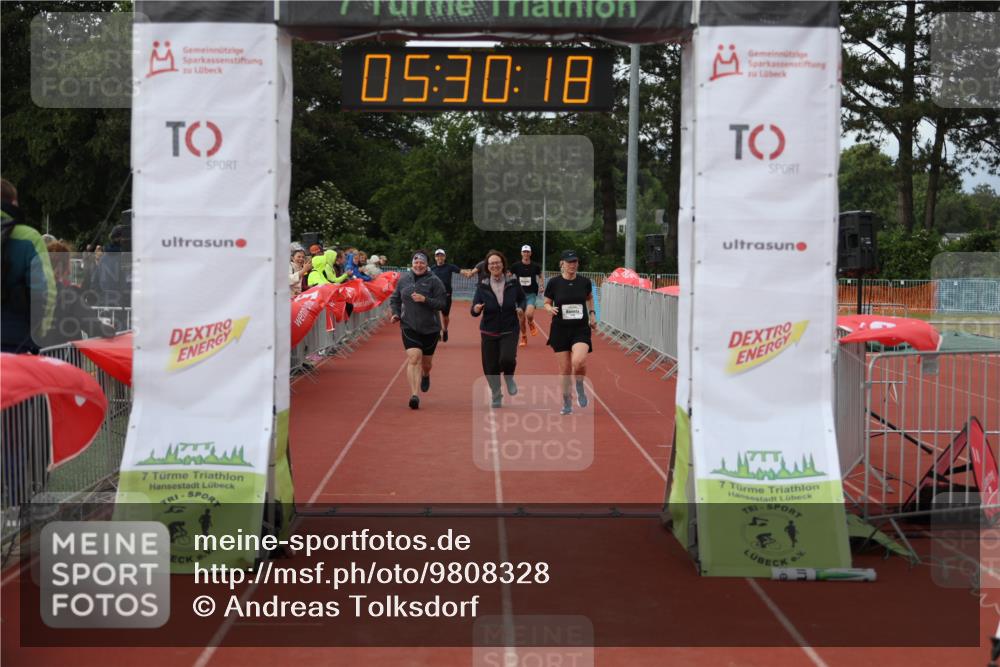 14.06.2026 - 7 Türme Triathlon Andreas Tolksdorf http://msf.ph/oto/9808328 14.06.2026 16:30:17 Ziel 880, 1796 meine-sportfotos.de
