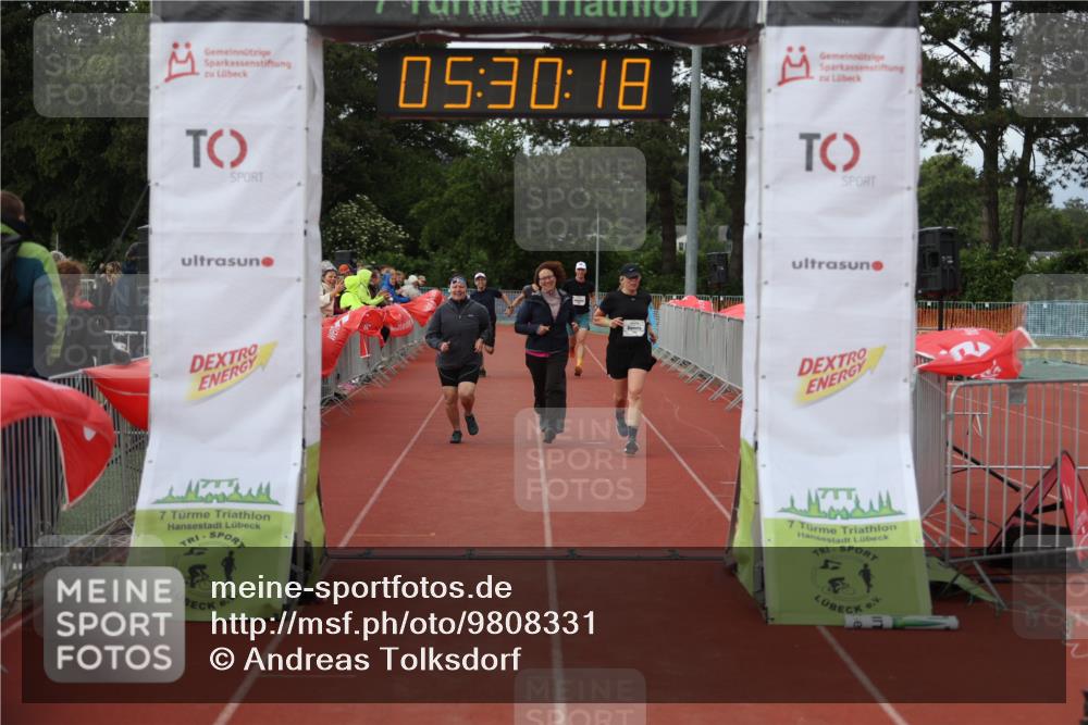 14.06.2026 - 7 Türme Triathlon Andreas Tolksdorf http://msf.ph/oto/9808331 14.06.2026 16:30:17 Ziel 880, 1796 meine-sportfotos.de