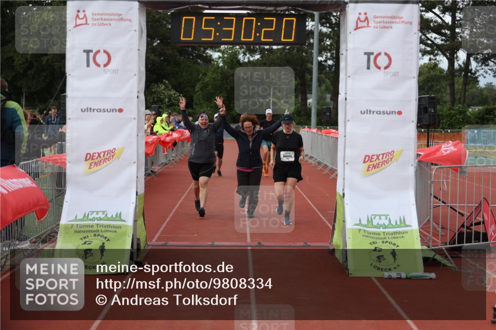 14.06.2026 - 7 Türme Triathlon Andreas Tolksdorf http://msf.ph/oto/9808334 14.06.2026 16:30:19 Ziel 880, 1796 meine-sportfotos.de