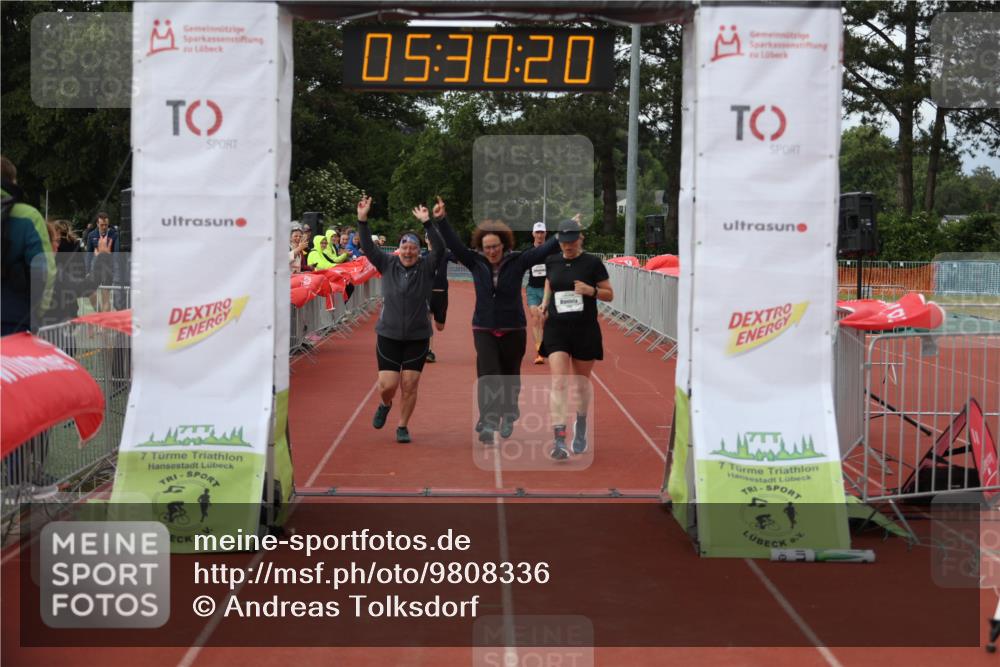 14.06.2026 - 7 Türme Triathlon Andreas Tolksdorf http://msf.ph/oto/9808336 14.06.2026 16:30:19 Ziel 880, 1796 meine-sportfotos.de