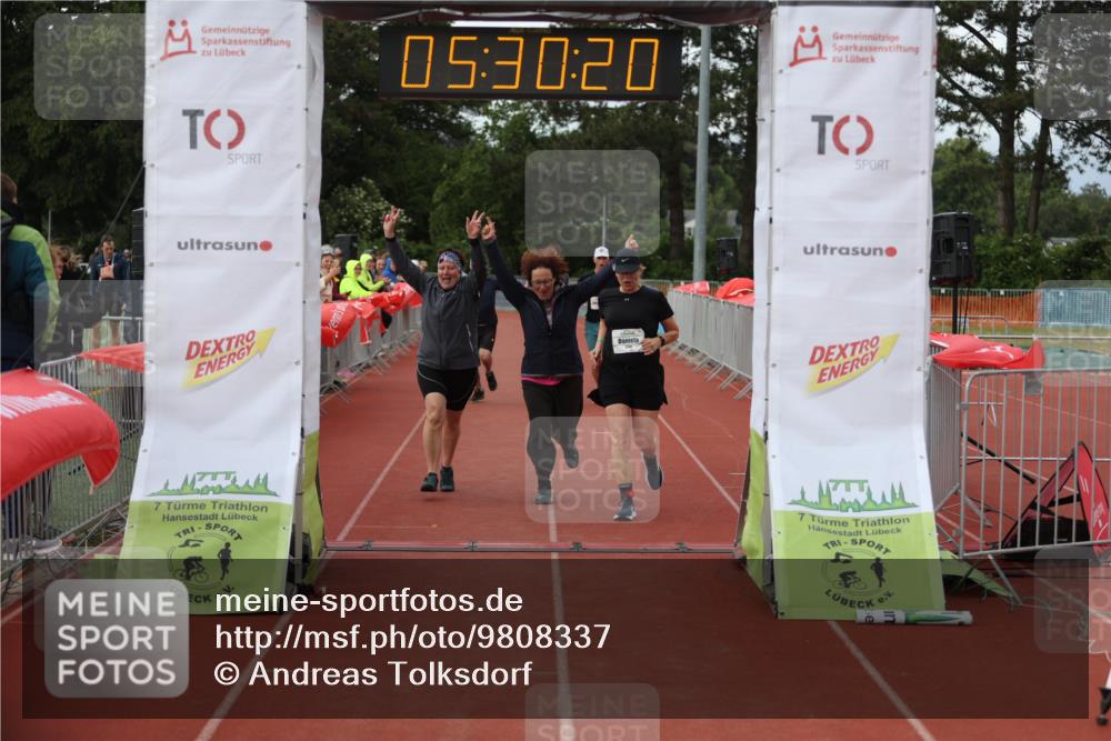 14.06.2026 - 7 Türme Triathlon Andreas Tolksdorf http://msf.ph/oto/9808337 14.06.2026 16:30:19 Ziel 880, 1796 meine-sportfotos.de