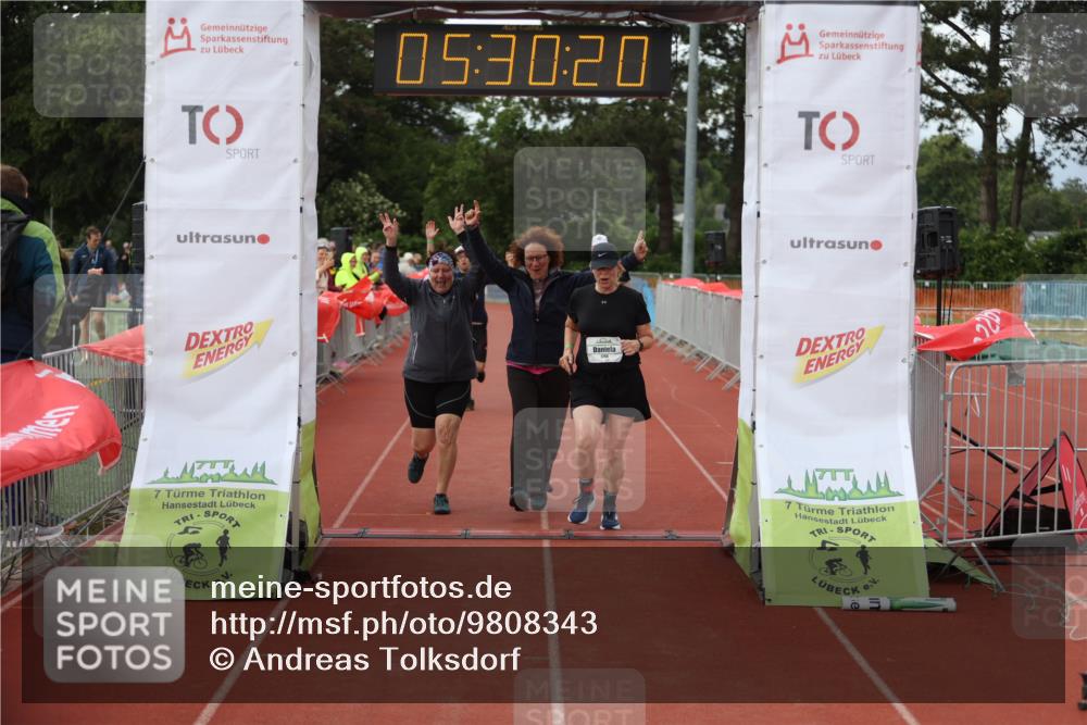 14.06.2026 - 7 Türme Triathlon Andreas Tolksdorf http://msf.ph/oto/9808343 14.06.2026 16:30:19 Ziel 880, 1796 meine-sportfotos.de