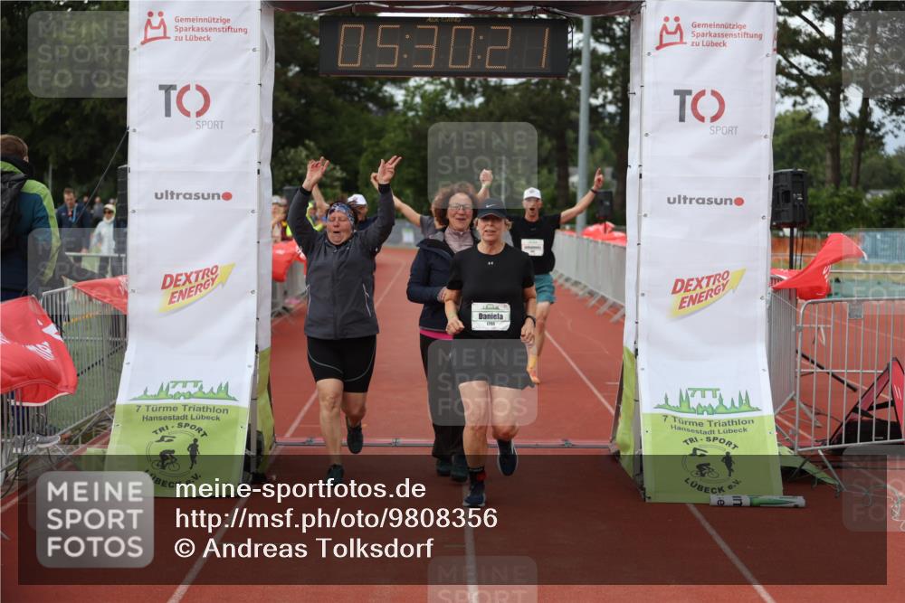 14.06.2026 - 7 Türme Triathlon Andreas Tolksdorf http://msf.ph/oto/9808356 14.06.2026 16:30:20 Ziel 880, 1796 meine-sportfotos.de