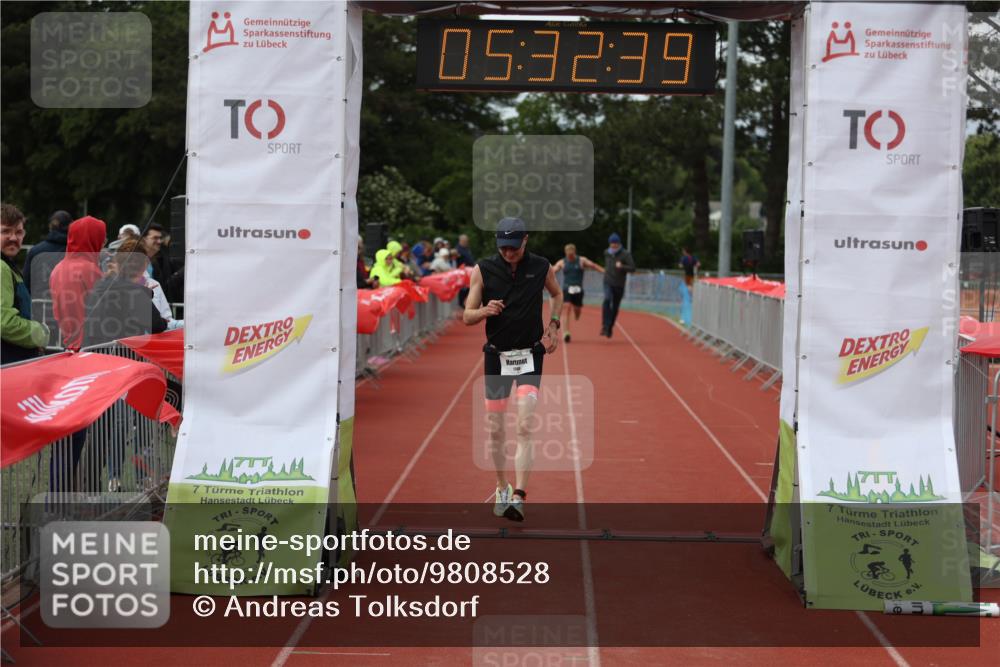 14.06.2026 - 7 Türme Triathlon Andreas Tolksdorf http://msf.ph/oto/9808528 14.06.2026 16:32:37 Ziel 886, 1260 meine-sportfotos.de
