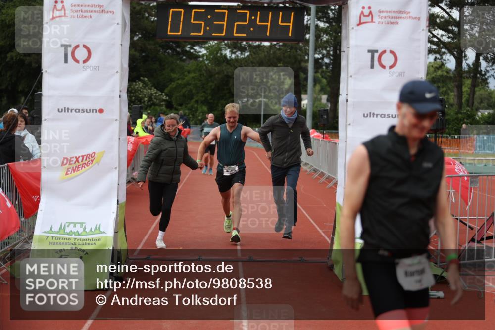 14.06.2026 - 7 Türme Triathlon Andreas Tolksdorf http://msf.ph/oto/9808538 14.06.2026 16:32:42 Ziel 886, 1260 meine-sportfotos.de