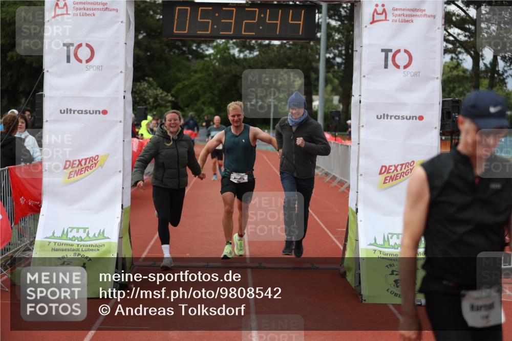 14.06.2026 - 7 Türme Triathlon Andreas Tolksdorf http://msf.ph/oto/9808542 14.06.2026 16:32:43 Ziel 886, 1260, 1325 meine-sportfotos.de