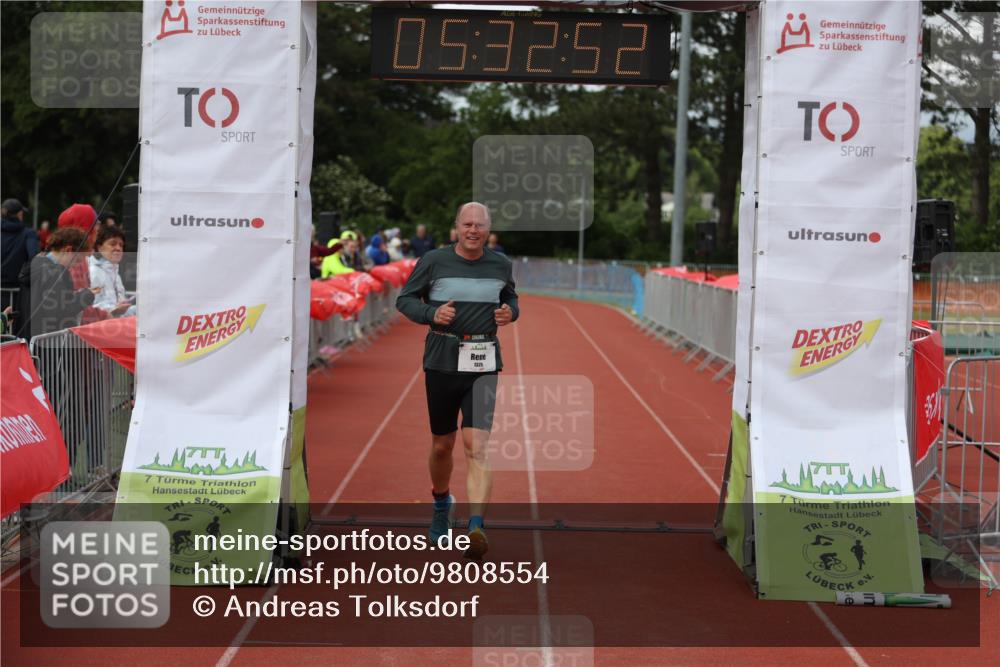 14.06.2026 - 7 Türme Triathlon Andreas Tolksdorf http://msf.ph/oto/9808554 14.06.2026 16:32:51 Ziel 886, 1325 meine-sportfotos.de