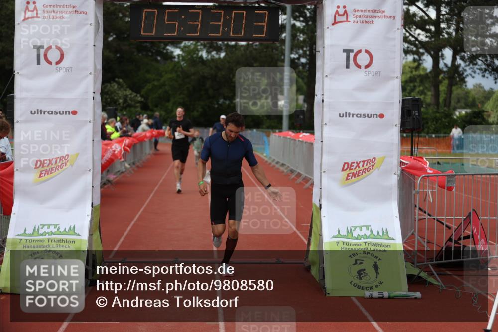 14.06.2026 - 7 Türme Triathlon Andreas Tolksdorf http://msf.ph/oto/9808580 14.06.2026 16:33:01 Ziel 733, 1230 meine-sportfotos.de