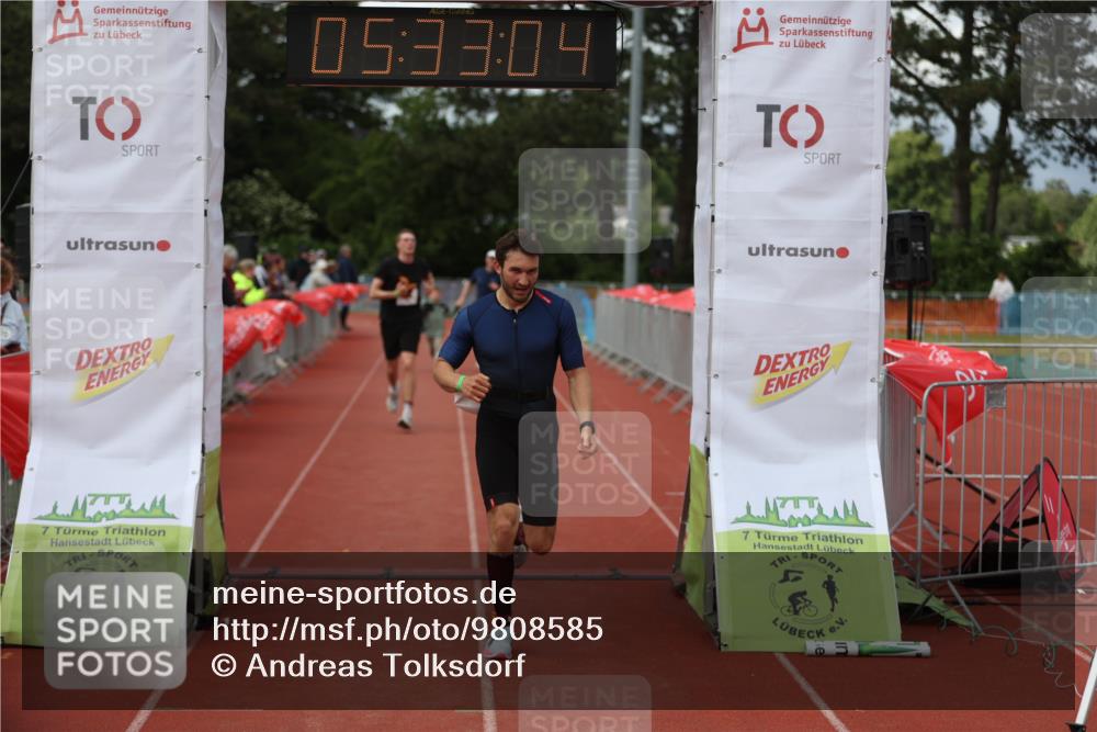 14.06.2026 - 7 Türme Triathlon Andreas Tolksdorf http://msf.ph/oto/9808585 14.06.2026 16:33:02 Ziel 733, 1230 meine-sportfotos.de