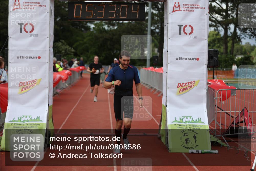 14.06.2026 - 7 Türme Triathlon Andreas Tolksdorf http://msf.ph/oto/9808586 14.06.2026 16:33:02 Ziel 733, 1230 meine-sportfotos.de