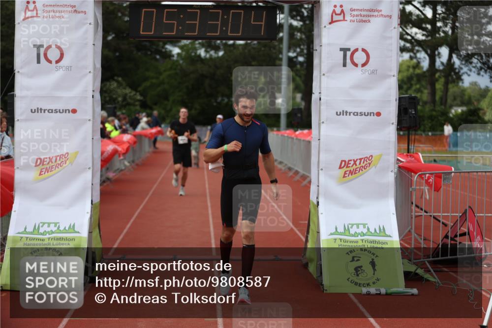 14.06.2026 - 7 Türme Triathlon Andreas Tolksdorf http://msf.ph/oto/9808587 14.06.2026 16:33:02 Ziel 733, 1230 meine-sportfotos.de
