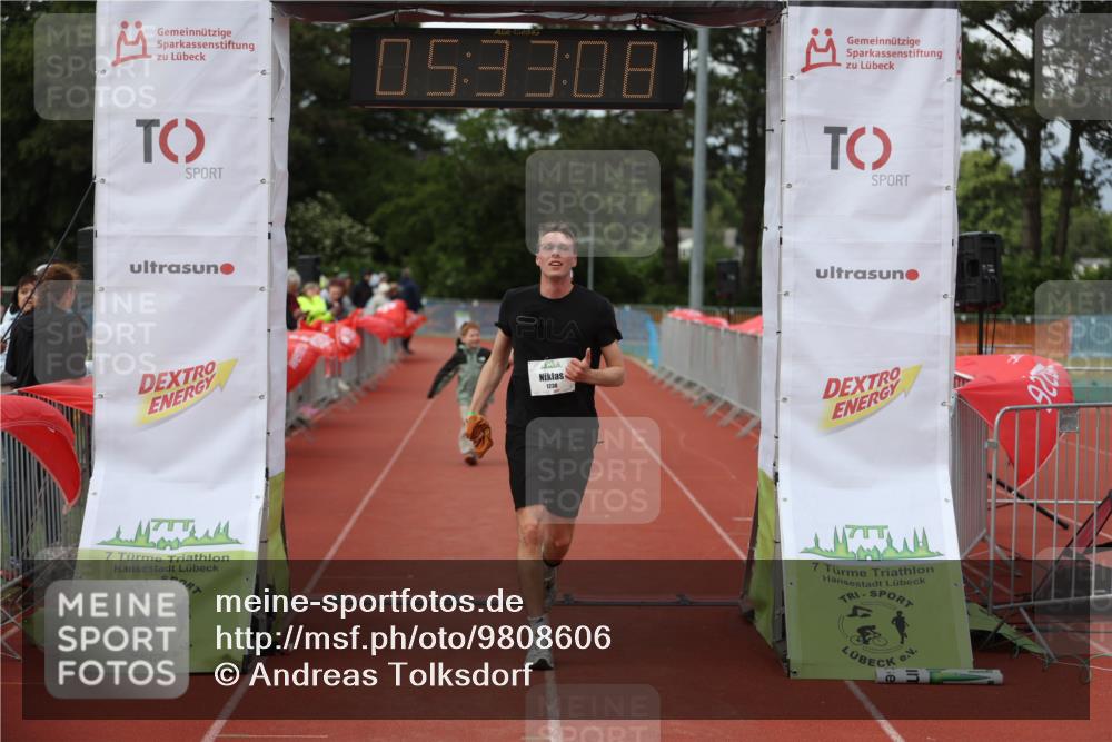 14.06.2026 - 7 Türme Triathlon Andreas Tolksdorf http://msf.ph/oto/9808606 14.06.2026 16:33:06 Ziel 733, 870, 1230 meine-sportfotos.de