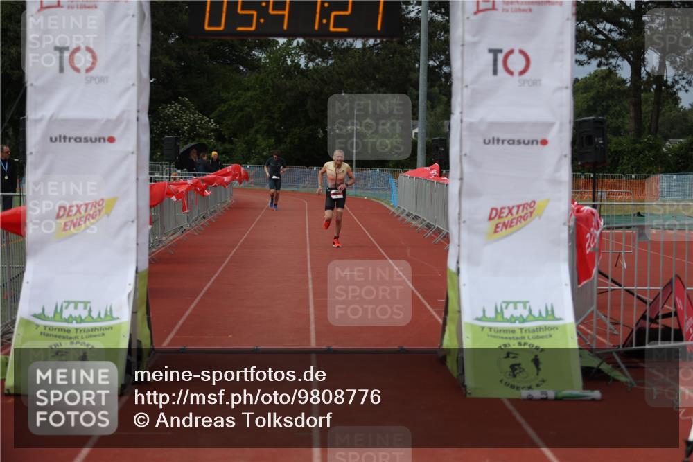14.06.2026 - 7 Türme Triathlon Andreas Tolksdorf http://msf.ph/oto/9808776 14.06.2026 16:47:20 Ziel 826 meine-sportfotos.de