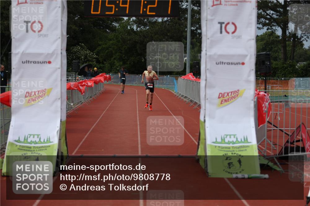 14.06.2026 - 7 Türme Triathlon Andreas Tolksdorf http://msf.ph/oto/9808778 14.06.2026 16:47:20 Ziel 826 meine-sportfotos.de