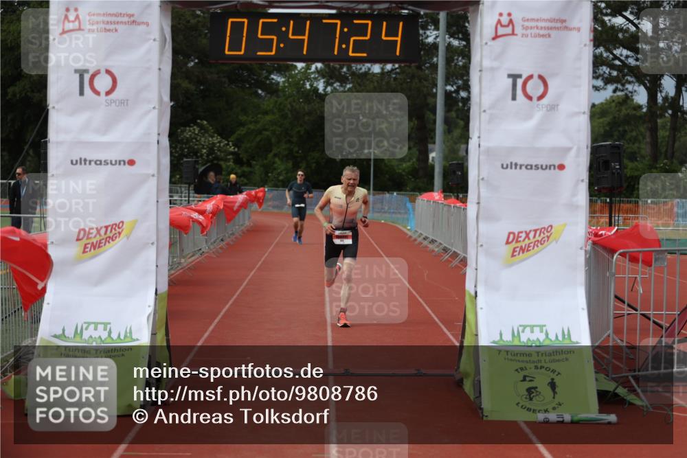 14.06.2026 - 7 Türme Triathlon Andreas Tolksdorf http://msf.ph/oto/9808786 14.06.2026 16:47:22 Ziel 826 meine-sportfotos.de