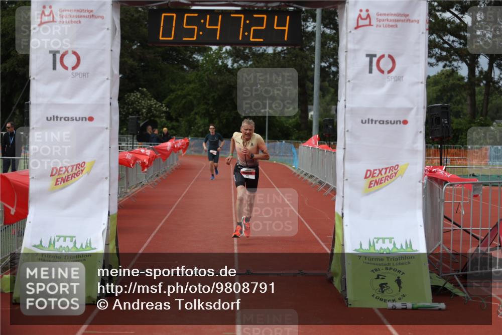 14.06.2026 - 7 Türme Triathlon Andreas Tolksdorf http://msf.ph/oto/9808791 14.06.2026 16:47:23 Ziel 826 meine-sportfotos.de