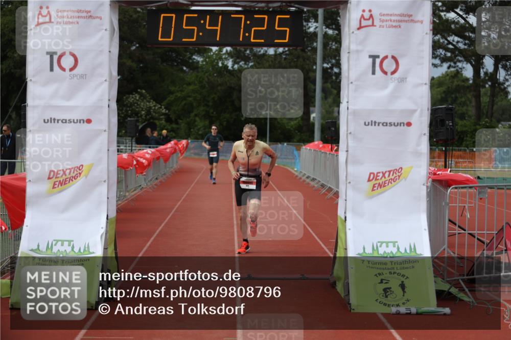 14.06.2026 - 7 Türme Triathlon Andreas Tolksdorf http://msf.ph/oto/9808796 14.06.2026 16:47:23 Ziel 826 meine-sportfotos.de