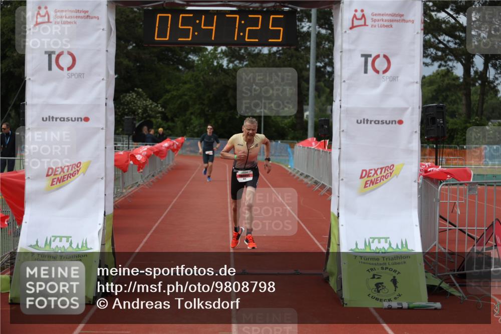 14.06.2026 - 7 Türme Triathlon Andreas Tolksdorf http://msf.ph/oto/9808798 14.06.2026 16:47:23 Ziel 826 meine-sportfotos.de