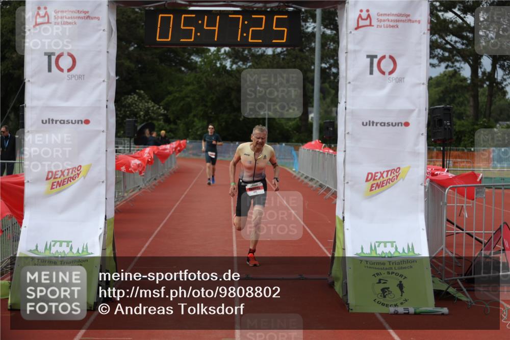 14.06.2026 - 7 Türme Triathlon Andreas Tolksdorf http://msf.ph/oto/9808802 14.06.2026 16:47:23 Ziel 826 meine-sportfotos.de