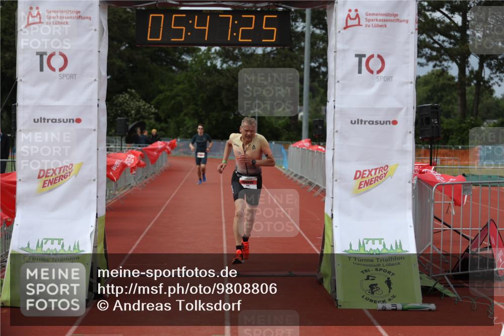 14.06.2026 - 7 Türme Triathlon Andreas Tolksdorf http://msf.ph/oto/9808806 14.06.2026 16:47:23 Ziel 826 meine-sportfotos.de
