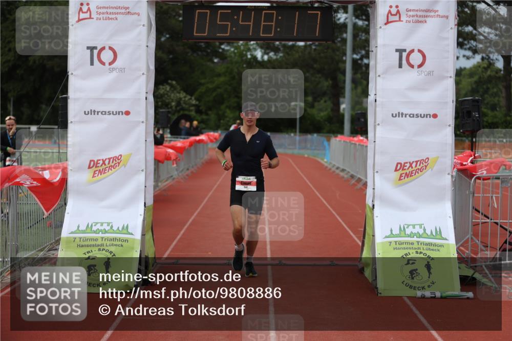 14.06.2026 - 7 Türme Triathlon Andreas Tolksdorf http://msf.ph/oto/9808886 14.06.2026 16:48:16 Ziel 642 meine-sportfotos.de