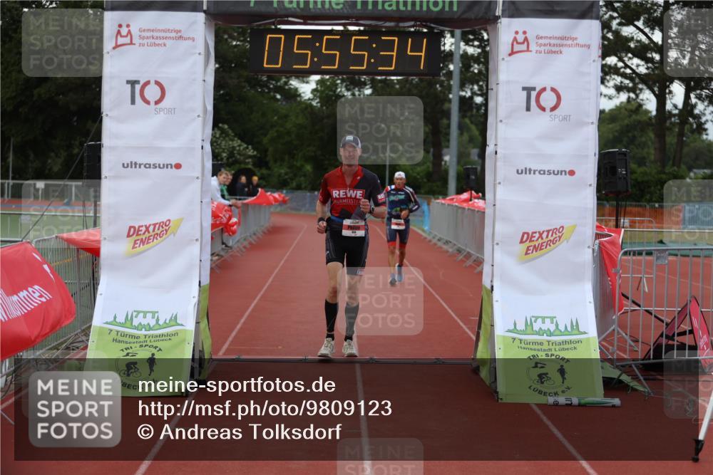 14.06.2026 - 7 Türme Triathlon Andreas Tolksdorf http://msf.ph/oto/9809123 14.06.2026 16:55:33 Ziel 763, 858 meine-sportfotos.de