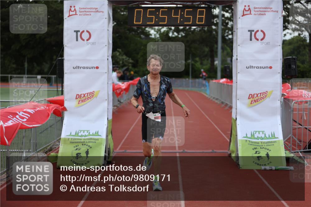 14.06.2026 - 7 Türme Triathlon Andreas Tolksdorf http://msf.ph/oto/9809171 14.06.2026 16:54:57 Ziel 807 meine-sportfotos.de