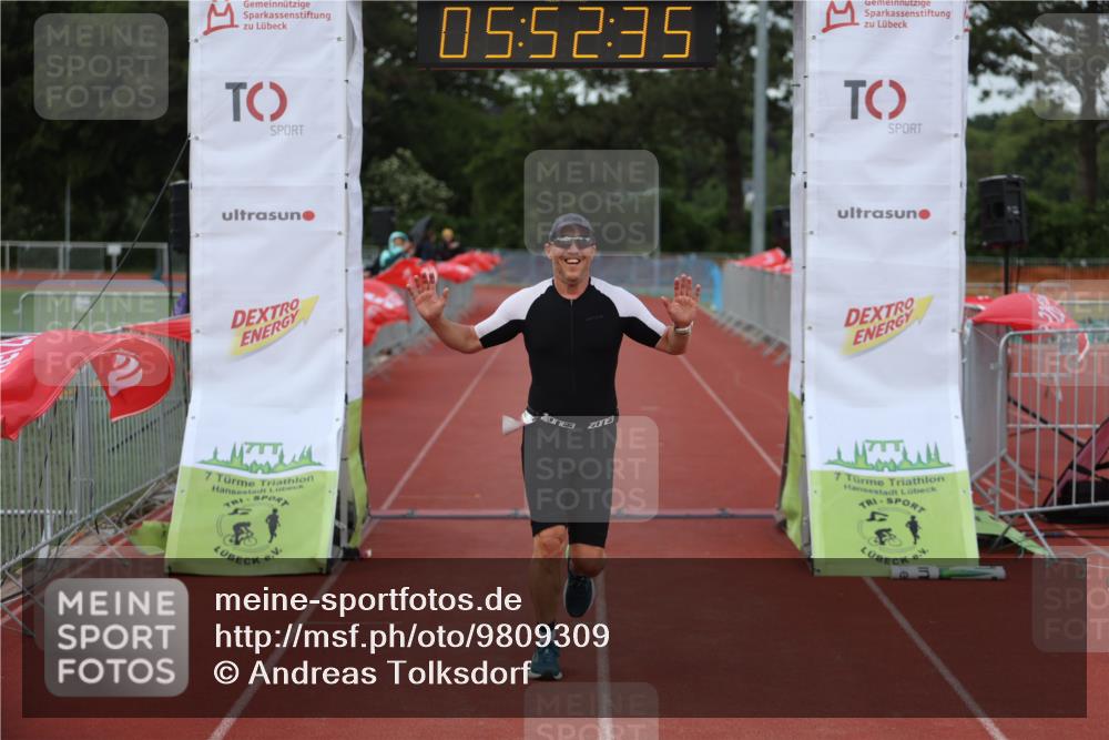 14.06.2026 - 7 Türme Triathlon Andreas Tolksdorf http://msf.ph/oto/9809309 14.06.2026 16:52:35 Ziel 748 meine-sportfotos.de